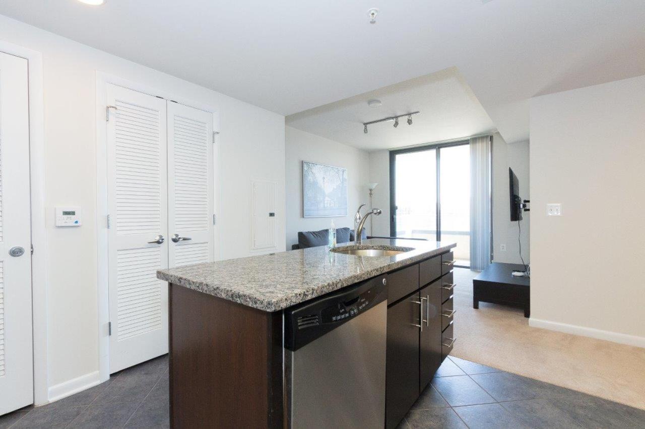 Pentagon Luxe Apartments Arlington Eksteriør billede